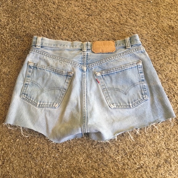 VINTAGE HIGH WAISTED LEVIS SHORTS 501 - Picture 3 of 6